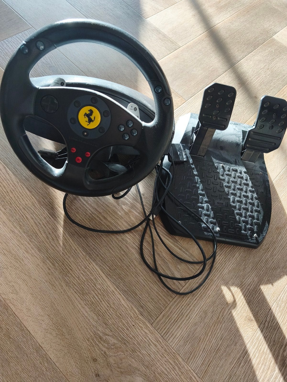 Thrustmaster Ferrari GT 2-in-1 racestuur met pedalen, Spelcomputers en Games, Ophalen, Gebruikt, Racen en Vliegen