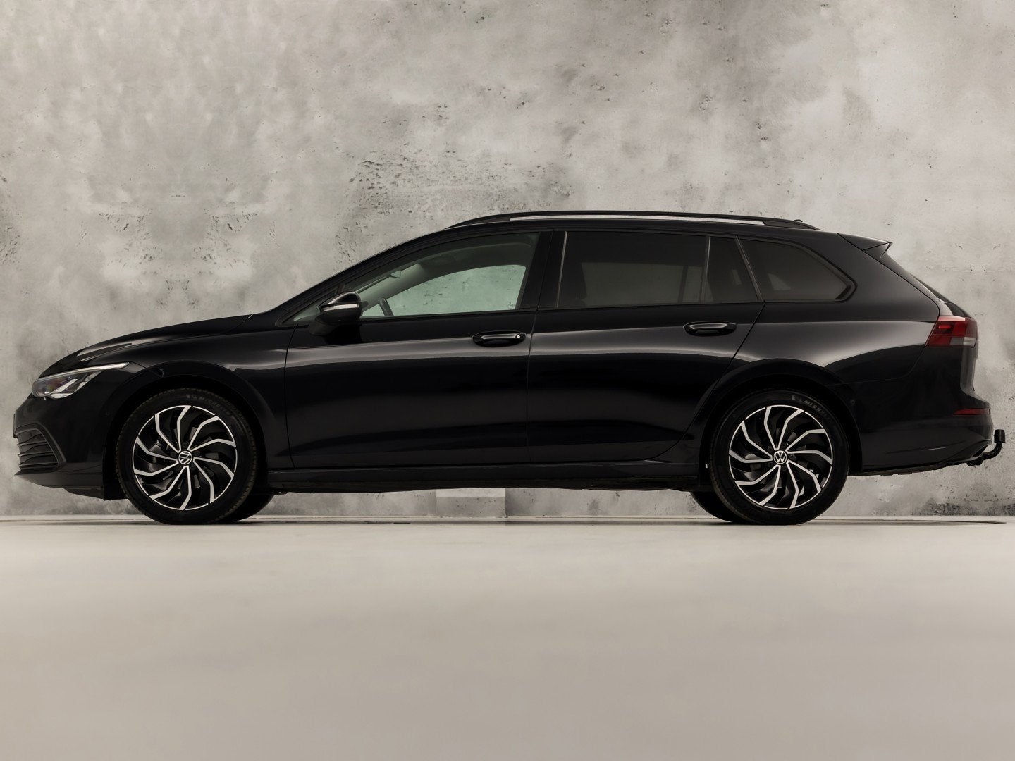 Volkswagen Golf Variant 1.0 TSI Life Sport (APPLE CARPLAY, G, Auto's, Volkswagen, 12 maanden, Gebruikt, Alcantara, Zwart