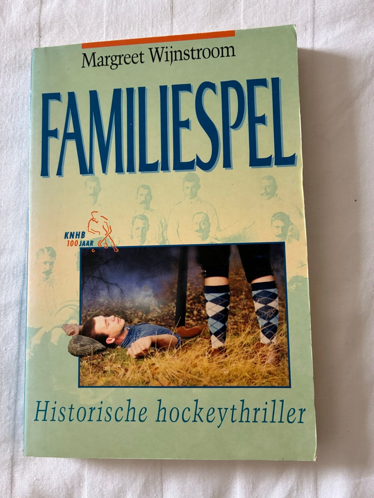 Familiespel - Margreet Wijnstroom (Historische hockeythrille, Ophalen of Verzenden, Gelezen, Nederland
