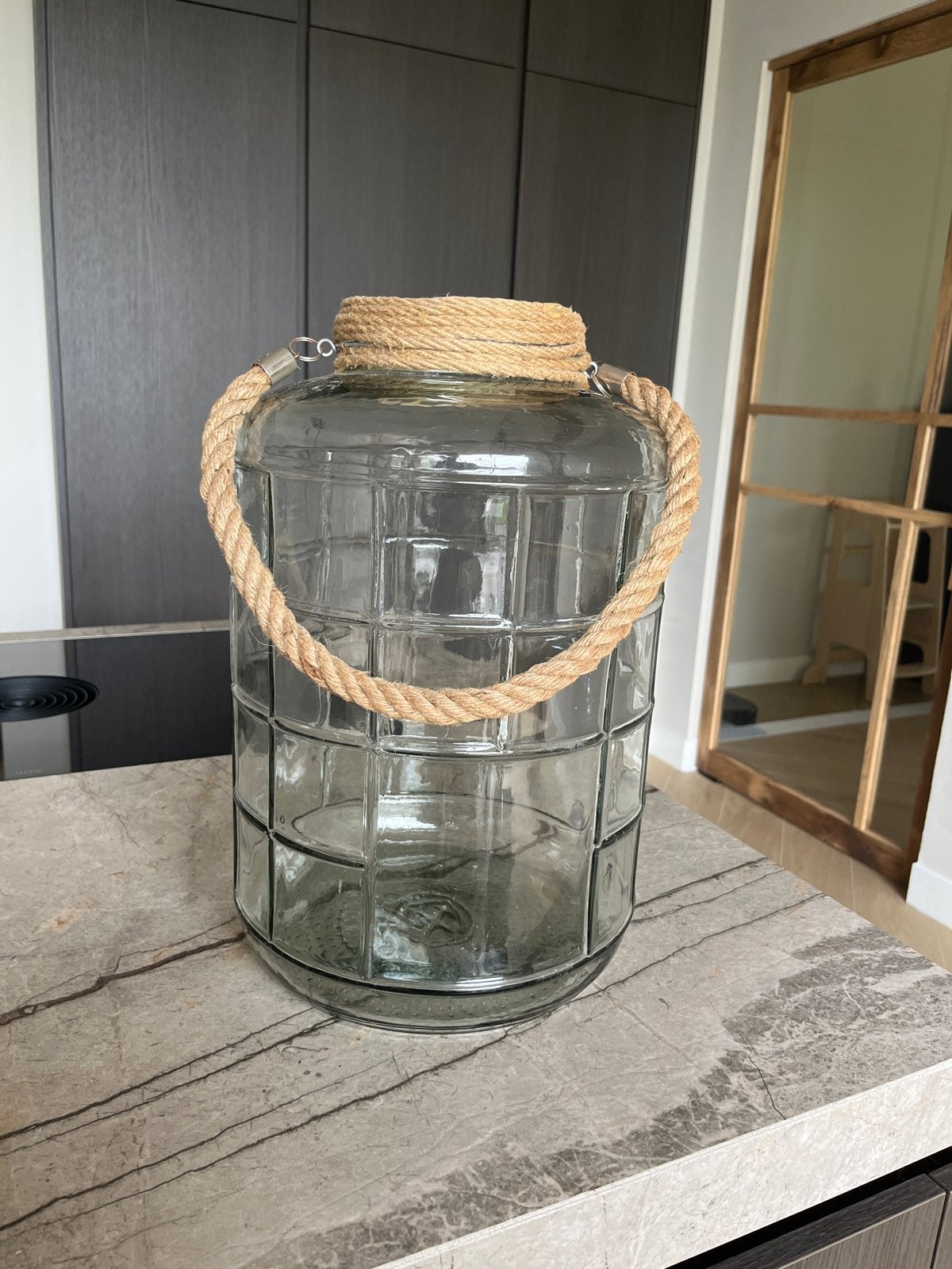 Grote glazen vaas met touw handvat, Transparant, Met handvat, Ophalen, 43 cm