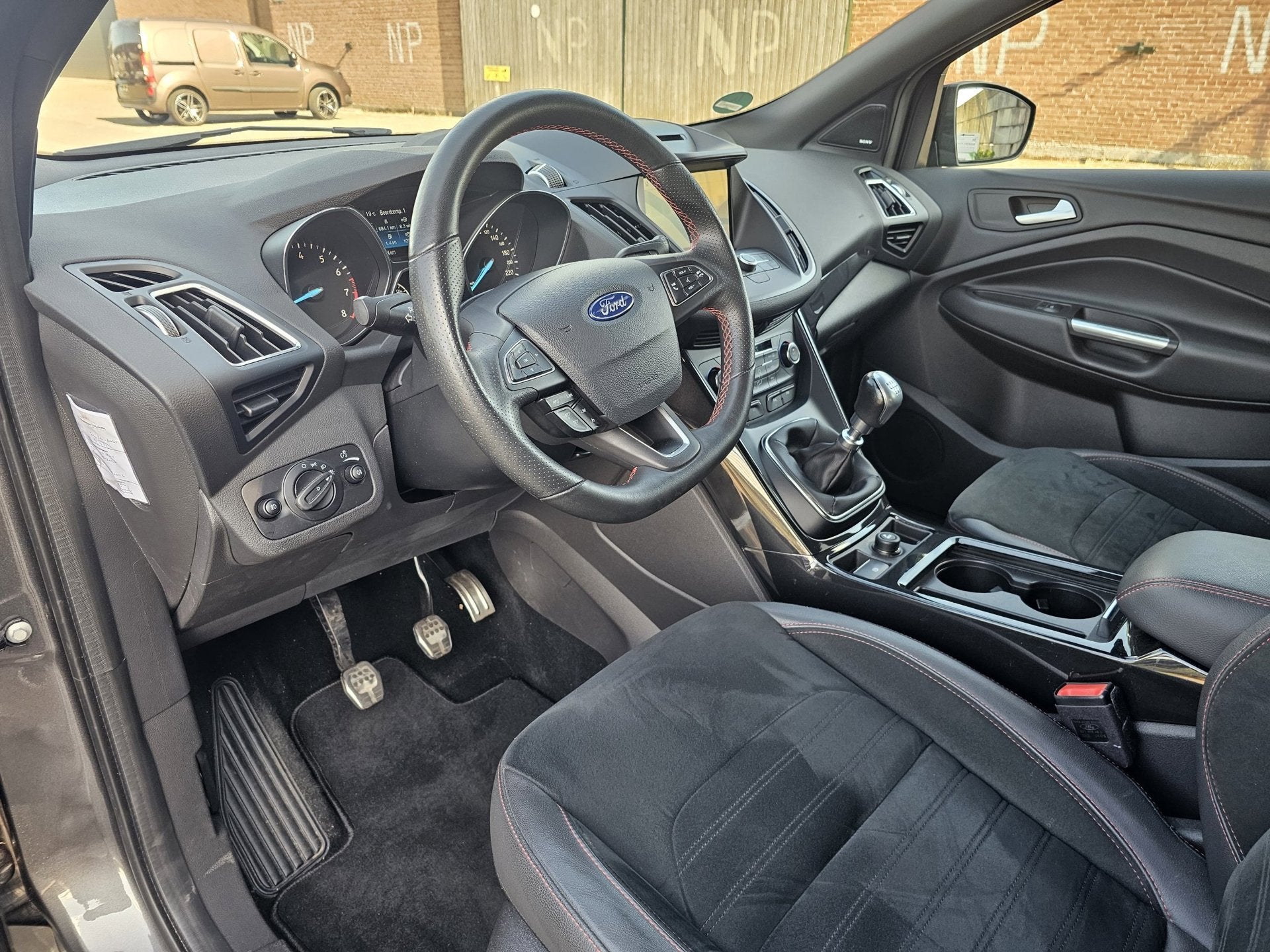 Ford KUGA 1.5 EcoBoost ST Line 19inch, Trekhaak, Navi, Cam,, Auto's, Ford, Voorwielaandrijving, 4 cilinders, 150 pk, 14 km/l