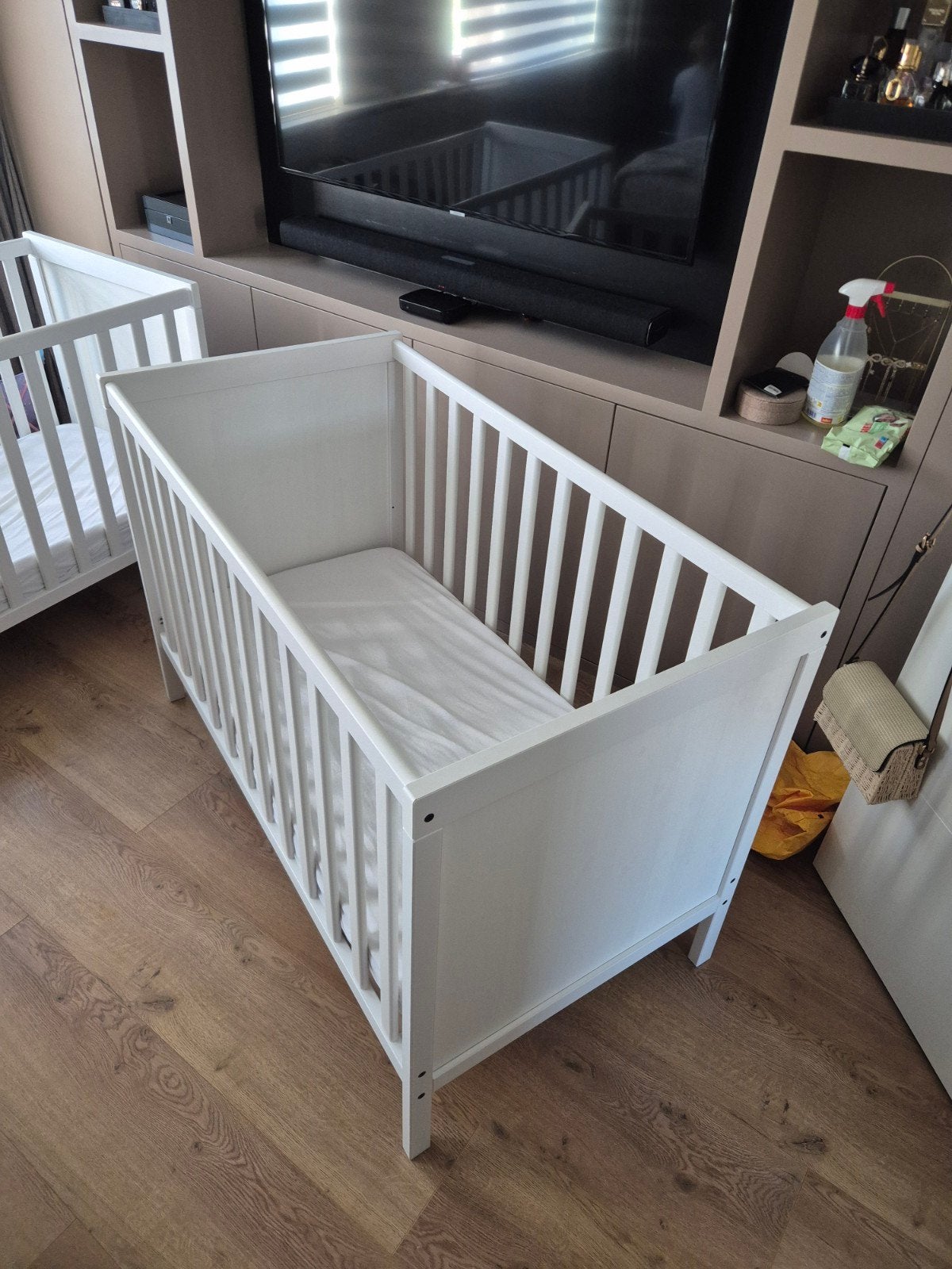 IKEA SUNDVIK Ledikant Babybed Wit met matras, Kinderen en Baby's, Ophalen, Gebruikt, Ledikant