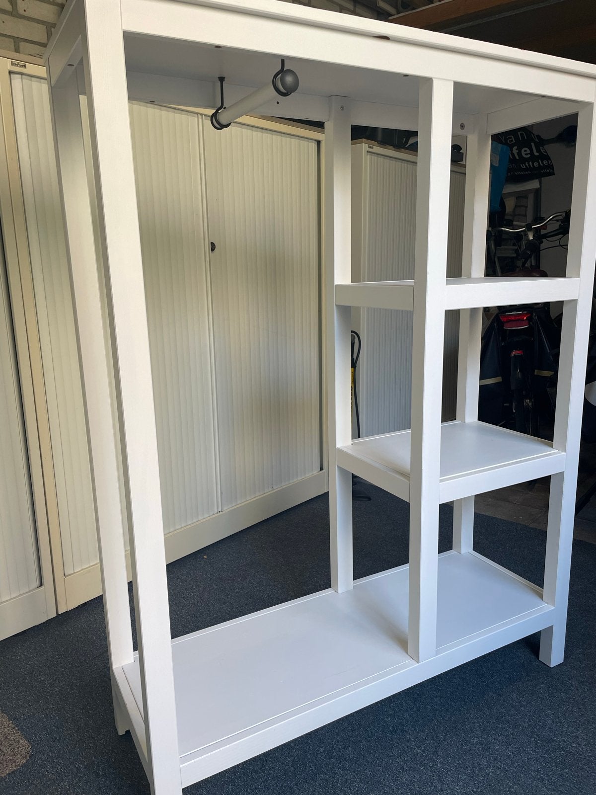 Witte open kledingkast met planken en hangruimte, Ophalen, Met plank(en), 100 tot 150 cm, 50 tot 100 cm