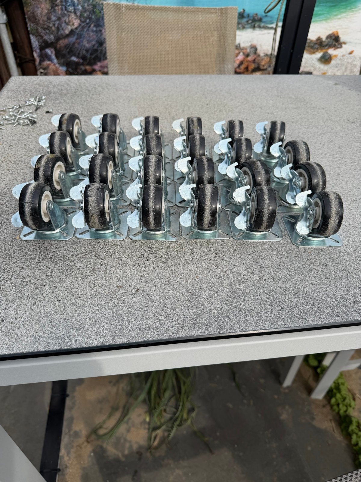 Zwenkwielen met rem - Set van 24 stuks 2 mnd oud, Ophalen, Gebruikt