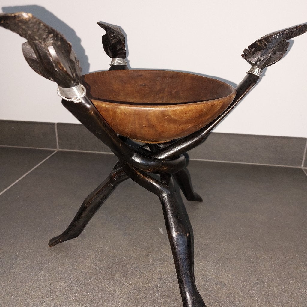 Unieke Afrikaanse houten schaal met dragende figuren 30 cm, Ophalen of Verzenden, Handgemaakt, 20 - 50 cm, Hout
