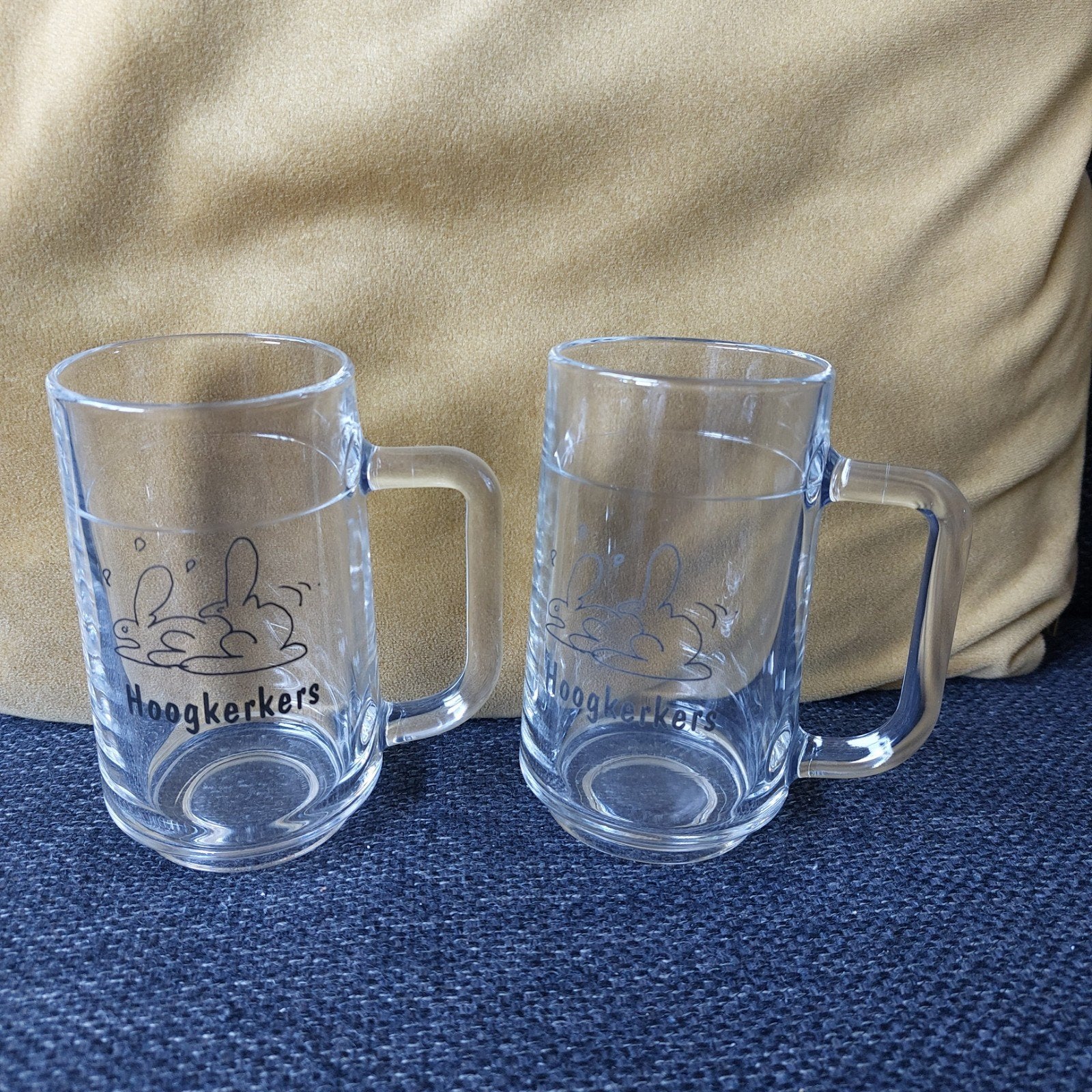2 Hoogkerkers bierpullen - Grappig konijnen design, Ophalen of Verzenden, Zo goed als nieuw, Overige merken, Glas