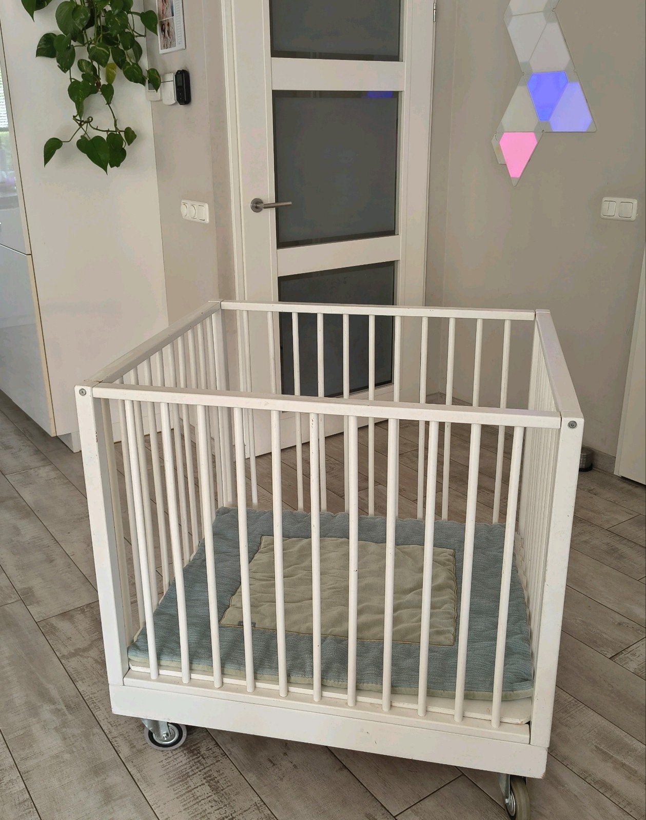Witte  80x90cm Box+ 2 Petit Juul Boxkleden!, Ophalen, Gebruikt, Rechthoekig, In hoogte verstelbaar