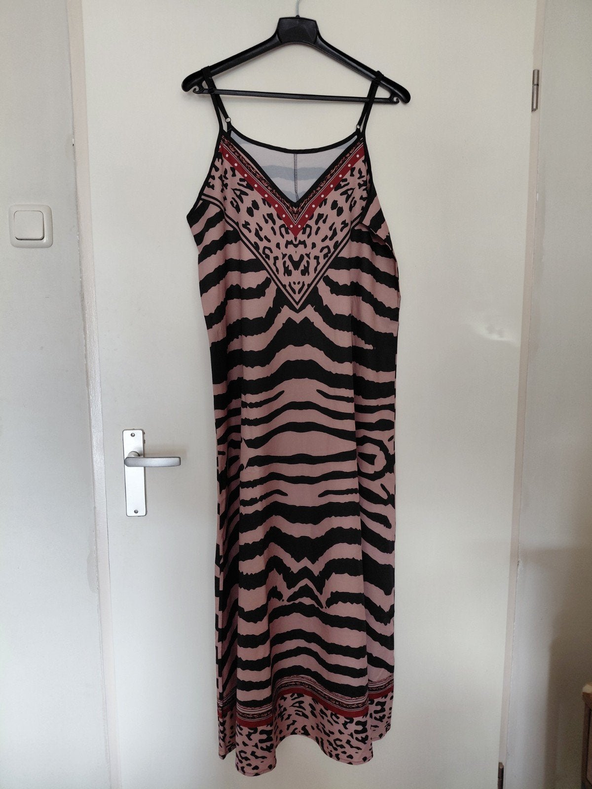 Maxi jurk met zebraprint en luipaarddetails,lengte is 114cm, Ophalen of Verzenden