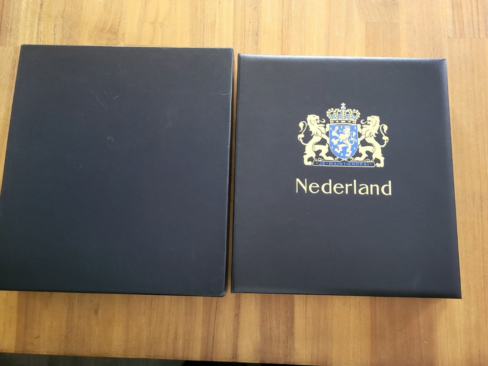 lege gewatteerde davo nr 3=1970/1989 met wat zegels, Verzenden, Verzamelalbum