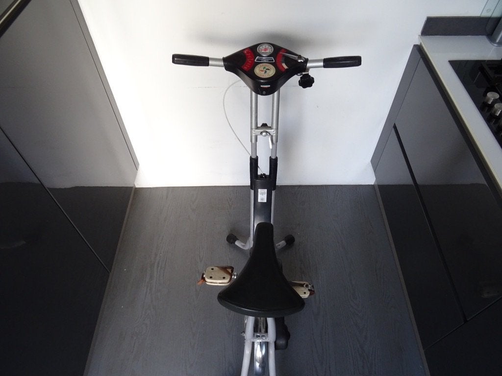 HOMETRAINER (ITALIAANS DESIGN TOPMERK CARNIELLI (LEES ADV), Sport en Fitness, Gebruikt, Ophalen of Verzenden, Metaal, Benen