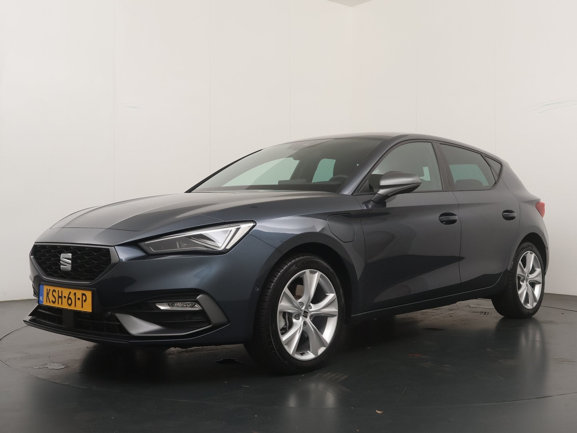 SEAT Leon 1.5 TSI e-Hybrid PHEV 204 pk FR Business | Stoel-, 12 maanden, Stof, Zwart, 4 cilinders