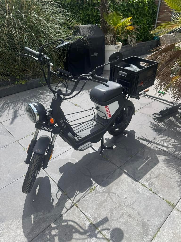Elektrische brommer scooter, Fietsen en Brommers, Snorfietsen en Snorscooters, Ophalen, Zo goed als nieuw, Elektrisch, Overige merken