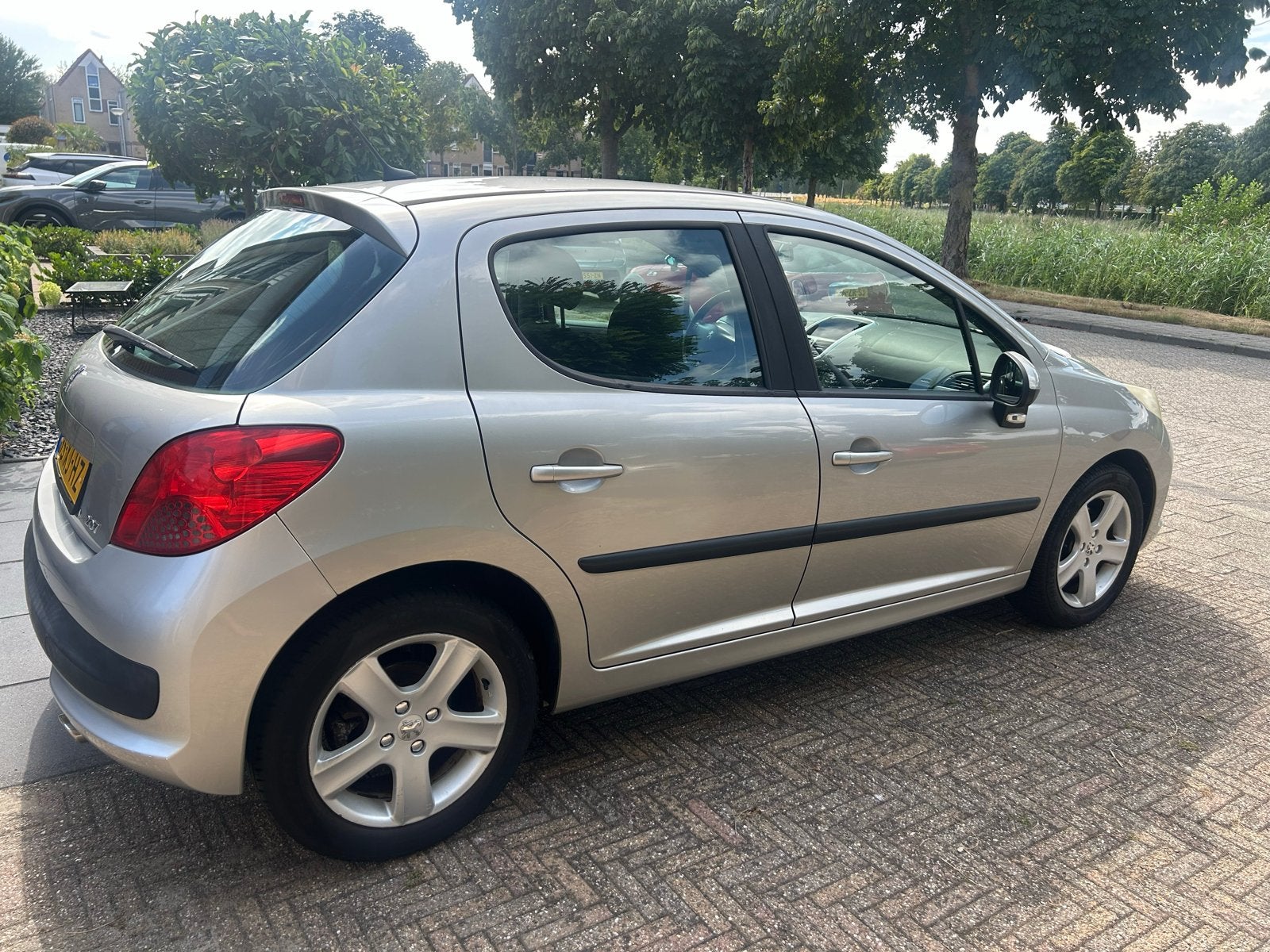 Peugeot 207 1.6 16V 5DRS 2007 Grijs, Auto's, Peugeot, Voorwielaandrijving, Stof, Zwart, Handgeschakeld