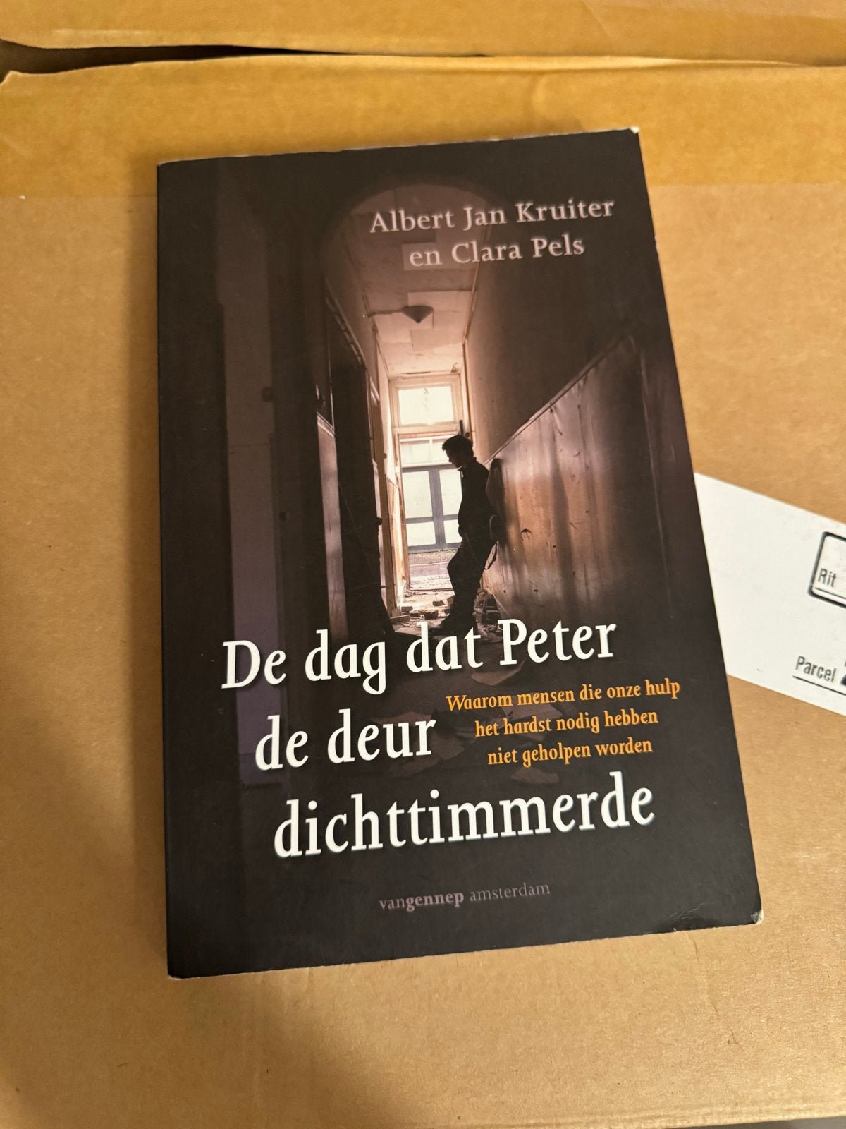 De dag dat Peter de deur dichttimmerde - Albert Jan Kruiter, Ophalen of Verzenden, Zo goed als nieuw, Nederland