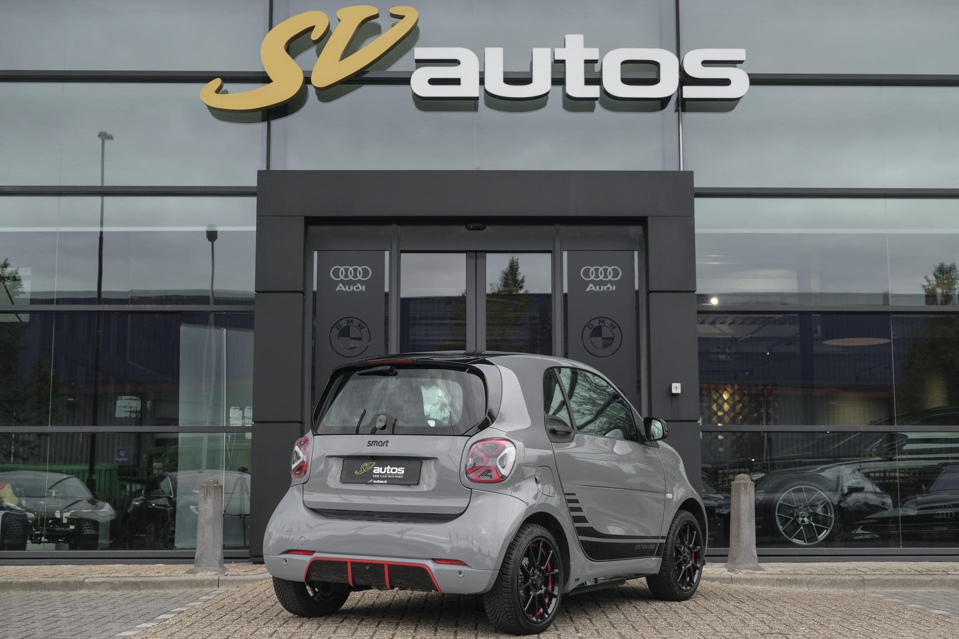 smart fortwo EQ BRABUS 82pk 18 kWh Edition 1 Panoramadak JBL, Auto's, Automaat, Achterwielaandrijving, Zwart, Verwarmde buitenspiegels
