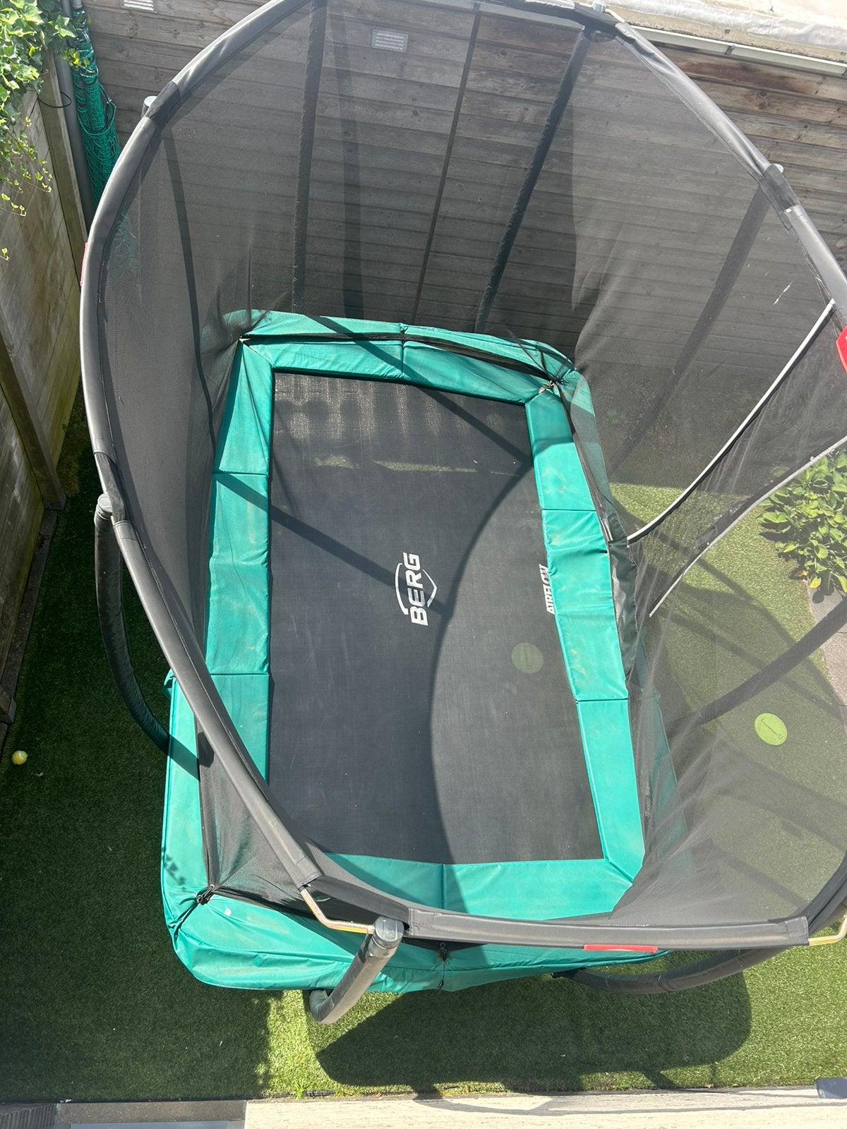 Berg Trampoline zgan, Ophalen, Zo goed als nieuw