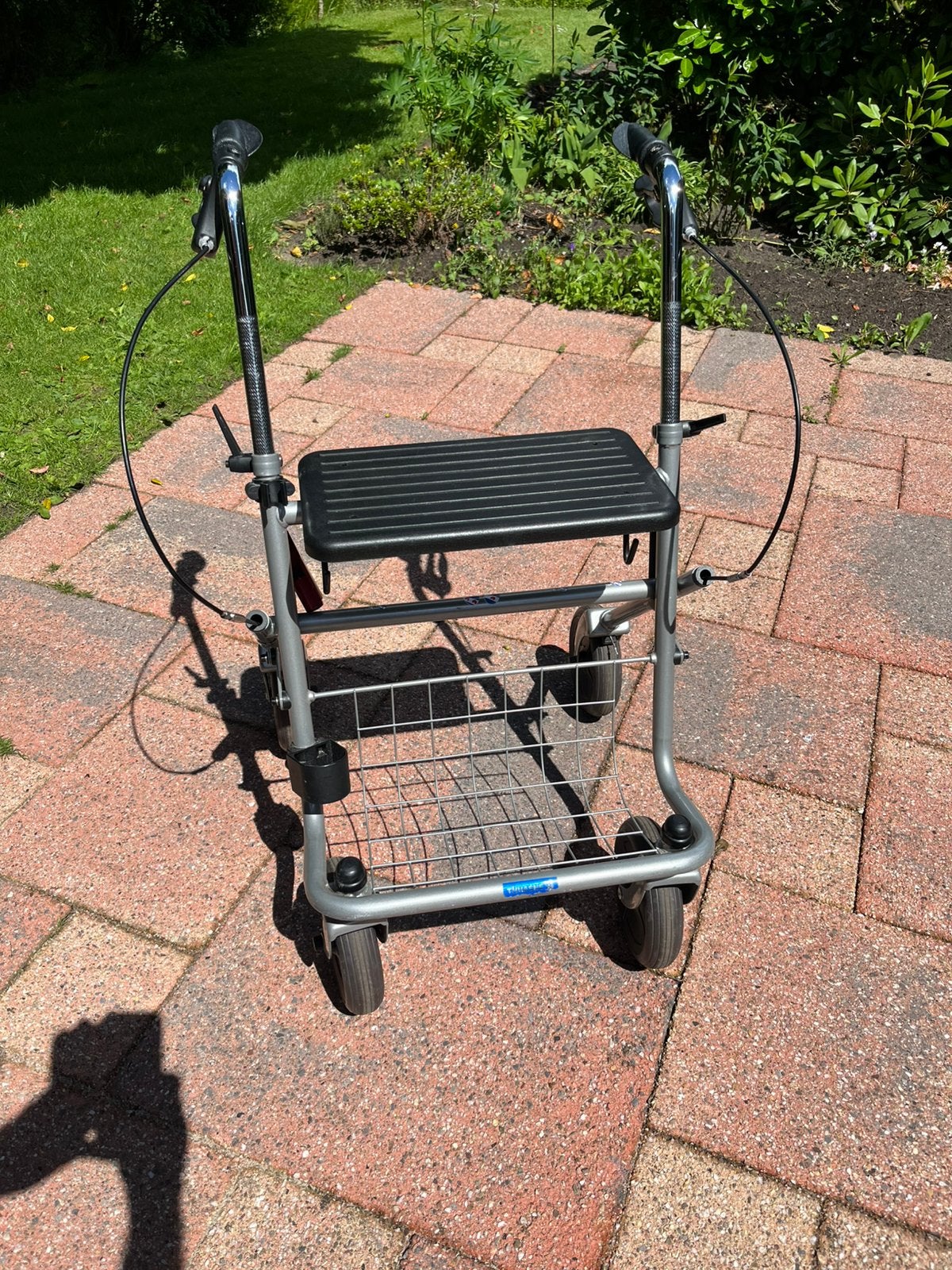 Rollator Merk Thuasne Quatro kleur licht grijs, Diversen, Rollators, Ophalen of Verzenden, Gebruikt