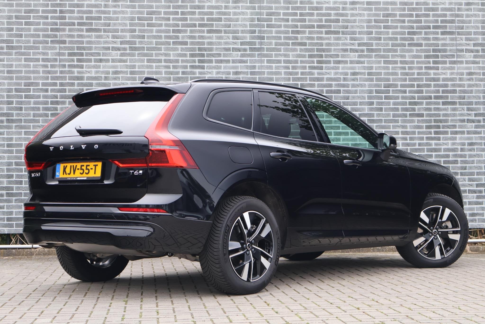 Volvo XC60 2.0 T6 Plug-in hybrid AWD Essential | Gratis Trek, Auto's, Automaat, 12 maanden, 4 cilinders, 180 min