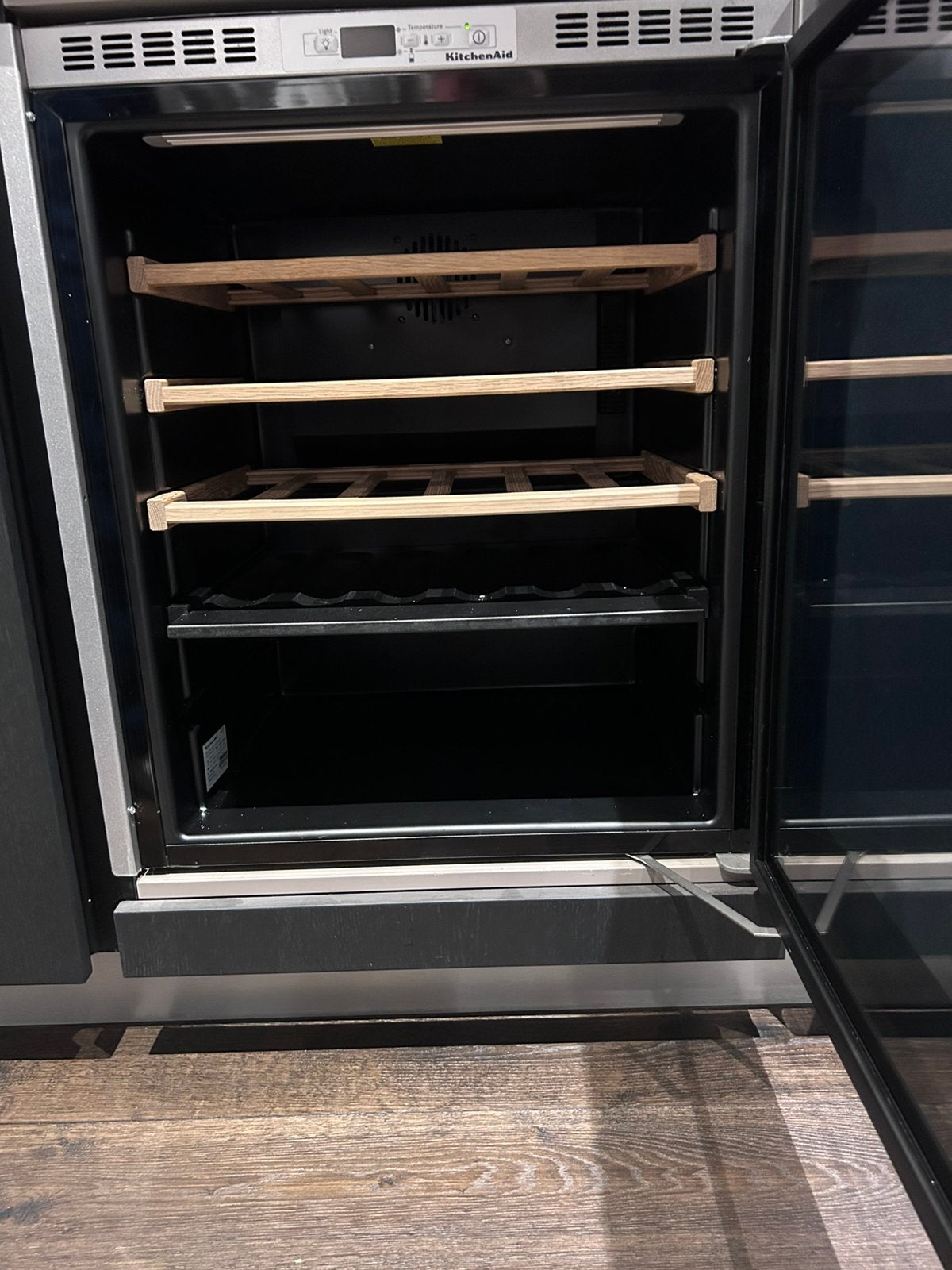 Foto 7 van KitchenAid stoomoven, combi oven en wijnkast en meer