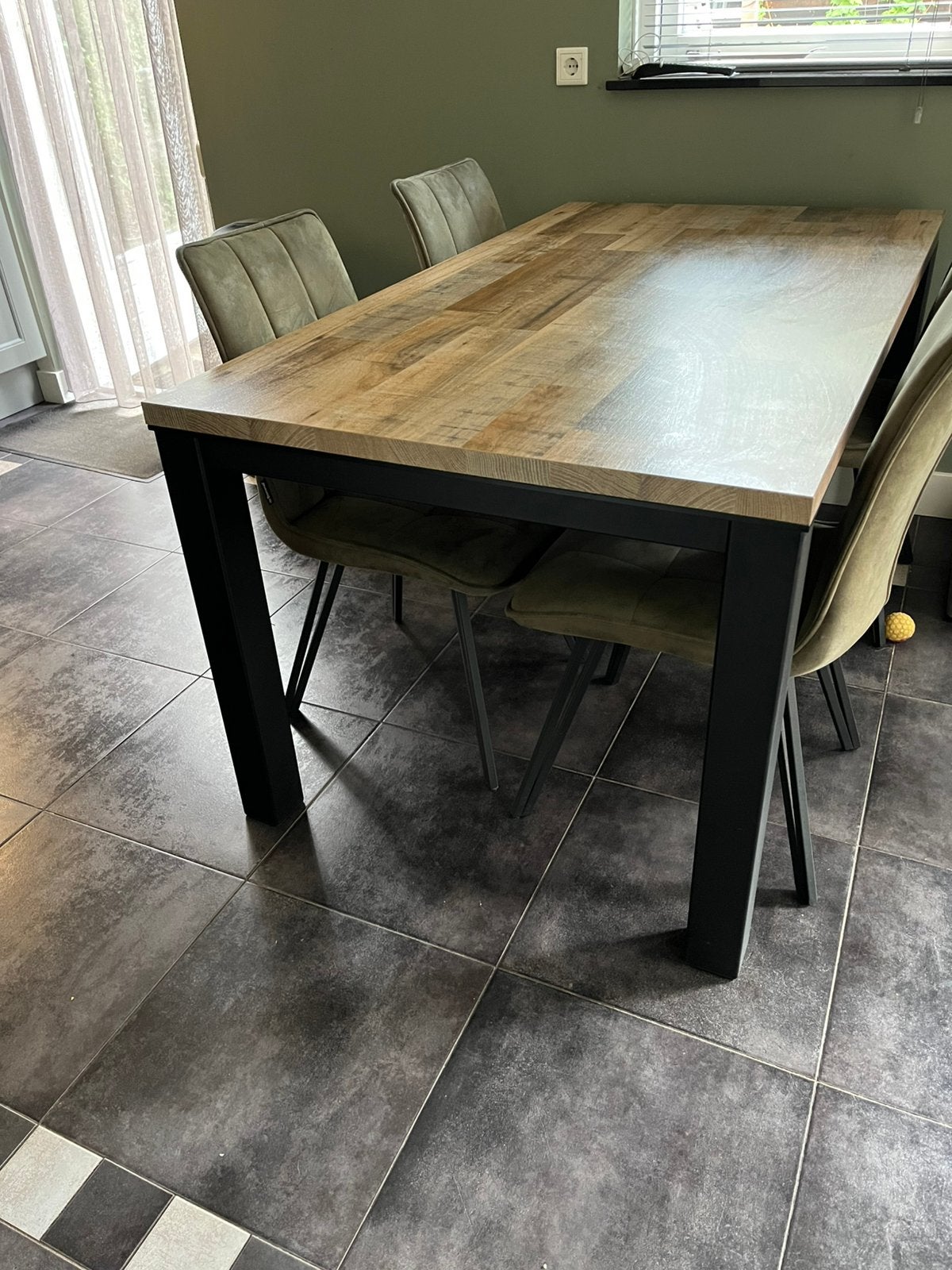 Tafel met stalen poten, Huis en Inrichting, Ophalen, 50 tot 100 cm, Zo goed als nieuw, 150 tot 200 cm