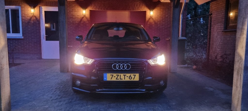 Nette Audi A1 1.2 Tfsi 63KW Sportback 2014 Zwart S-line, Voorwielaandrijving, Zwart, 4 cilinders, 4 stoelen