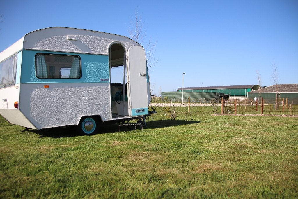 Leuke vintage caravan, Vast bed, Treinzit, Tot en met 3, Particulier