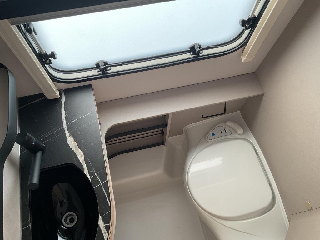 Eriba Touring 430 Harbour Blue € 6.000 voordeel!, Dwarsbed, Luifel, 4 tot 5 meter, Eriba