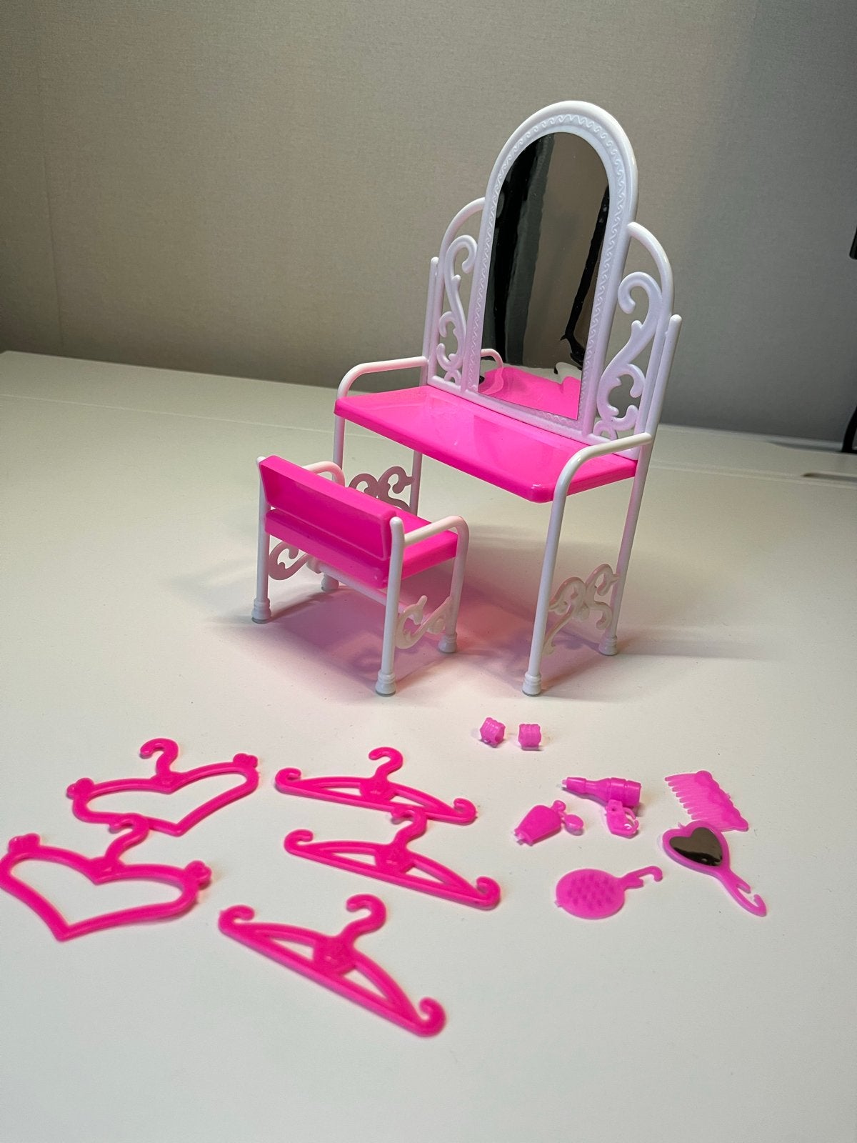 Barbie-achtige kaptafel met accessoires, Ophalen of Verzenden, Gebruikt, Barbie