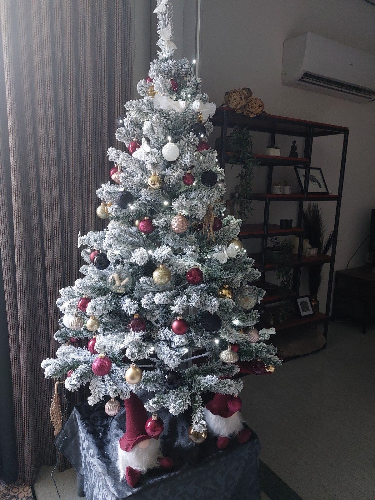 Luxe besneeuwde kunstkerstboom 150cm +  200 Kerstballen, Diversen, Ophalen, Nieuw
