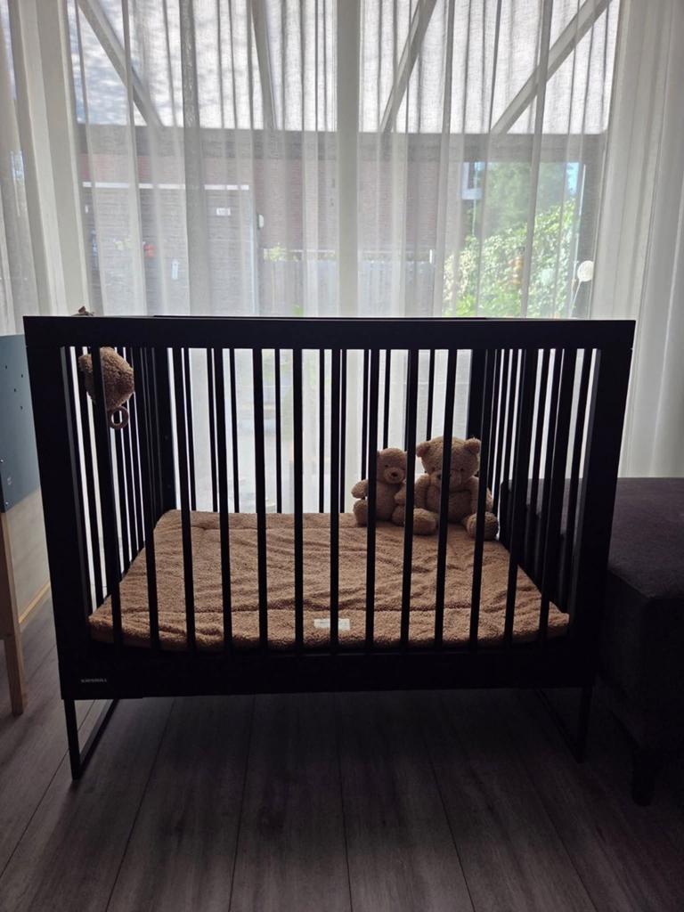 Kidsmill Modular Box Zwart met Pretura Superior matras, Ophalen, Zo goed als nieuw, Rechthoekig, In hoogte verstelbaar