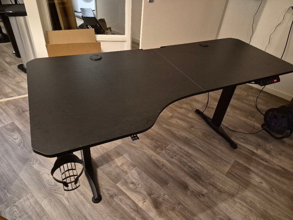 Foto 4 van Electrisch verstelbaar bureau met bureaustoel