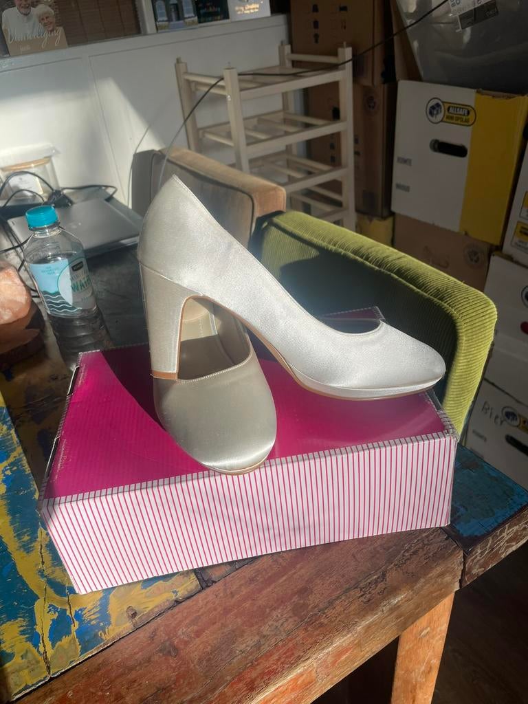 Trouwschoenen rainbow club maat 38/39 amper gedragen, Kleding | Dames, Ophalen of Verzenden, Zo goed als nieuw, Wit, Schoenen