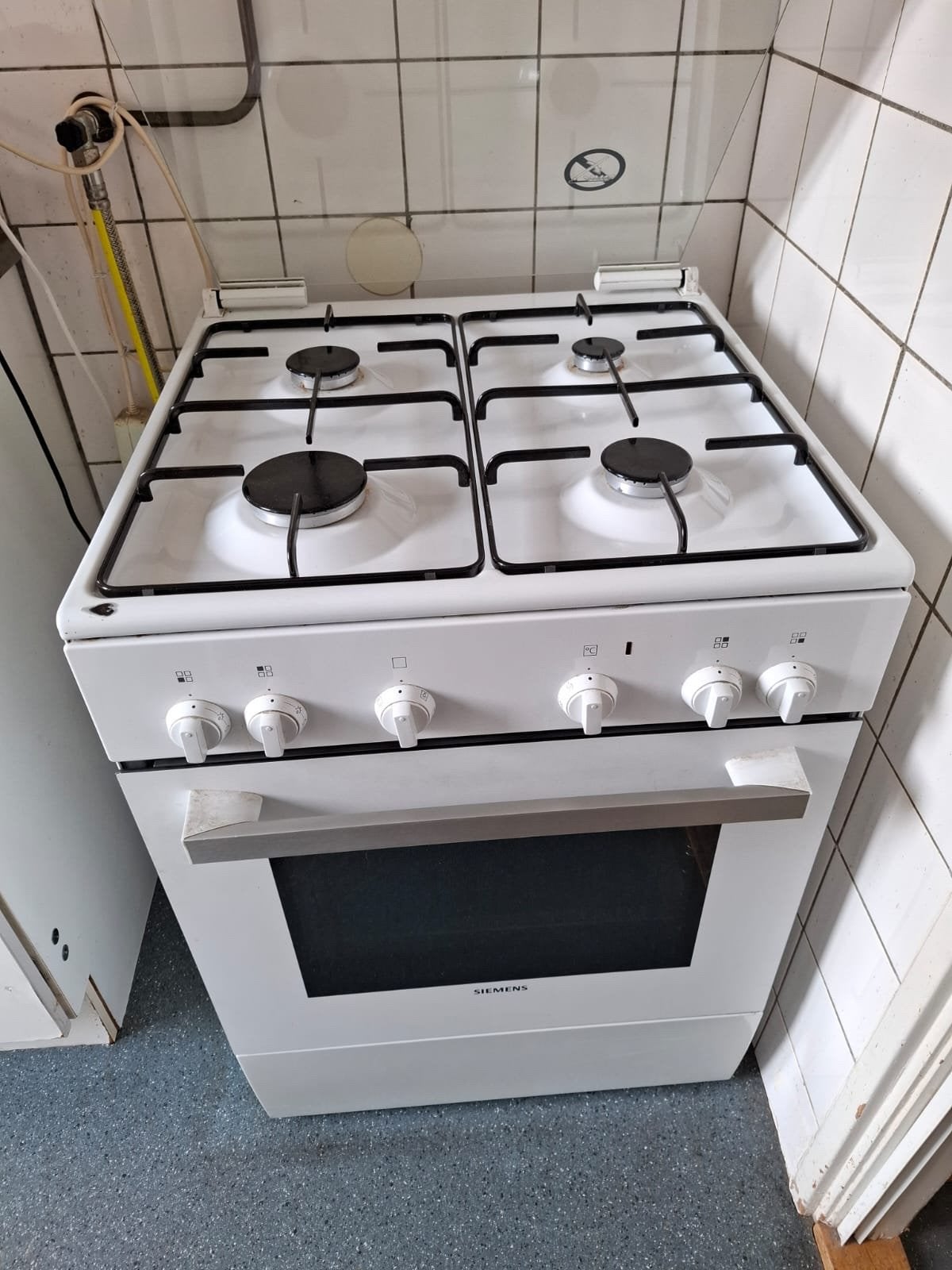 Gratis: Siemens Gasfornuis met Oven, Witgoed en Apparatuur, Gebruikt, 60 cm of meer, Gas, Vrijstaand