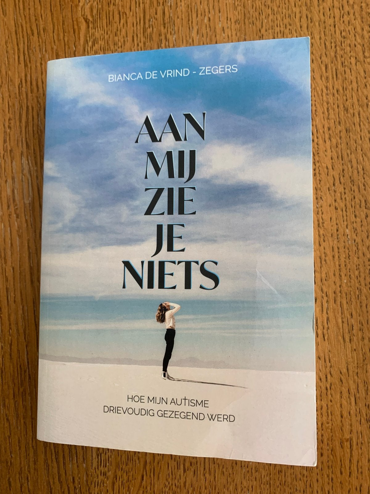 Aan Mij Zie Je Niets - Bianca de Vrind-Zegers, Ophalen of Verzenden, Zo goed als nieuw, Overige