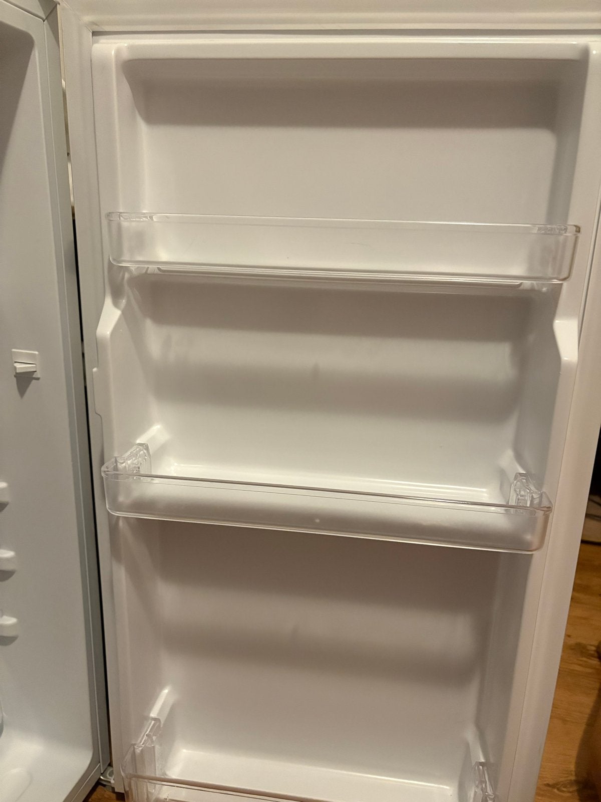 Comfee Mini Koelkast RCD80WH2(E) met Vriesvak, Witgoed en Apparatuur, Ophalen, Met vriesvak, Minder dan 45 cm, Minder dan 85 cm