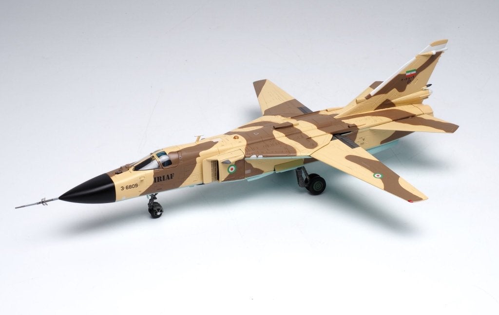 Su-24MK Fencer RIAF Islamic Republic of Iran Air Force 2009, Glow2B Germany GmbH Erlenbacher Str. 3 shop@glow2b.de, Schaalmodel