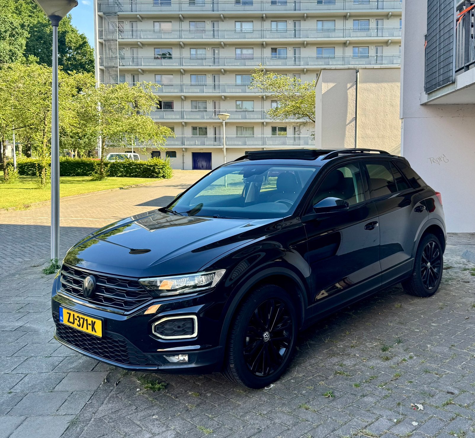 Volkswagen T-Roc PANORAMA 1.5 TSI 150pk TRIPLE BLACK, Stof, 1498 cc, Zwart, 4 cilinders
