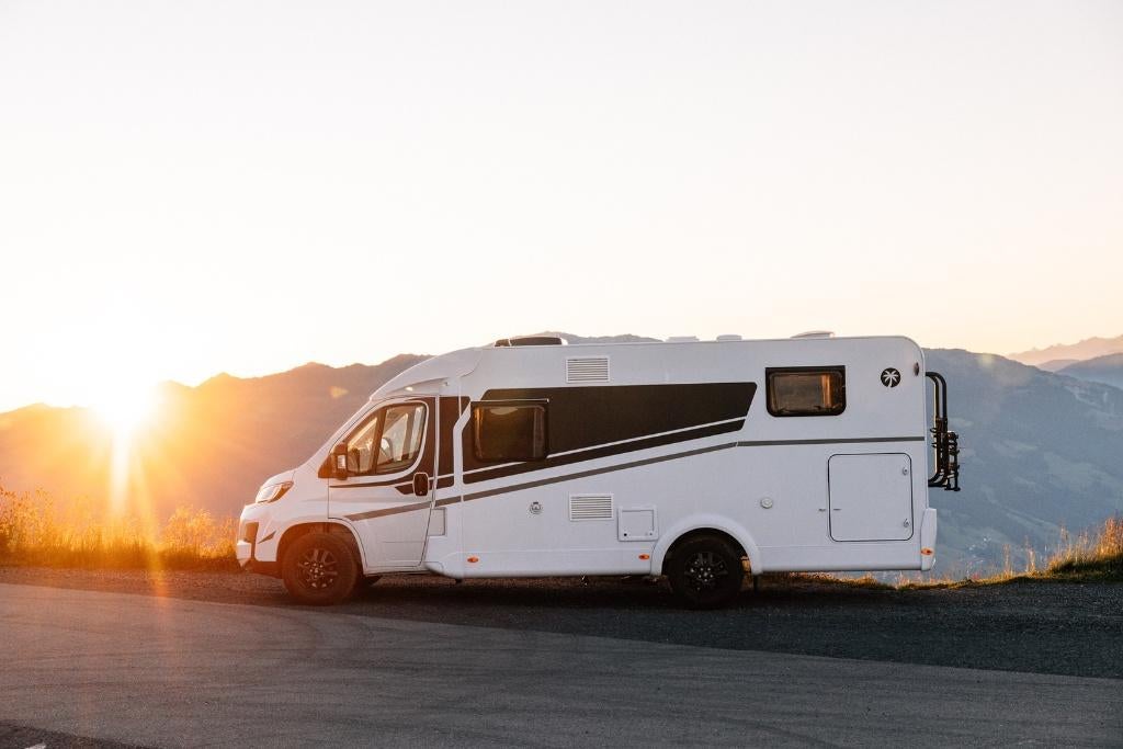 Camper huren? Huur een jonge luxe camper, compleet uitgerust, Caravans en Kamperen, Verhuur