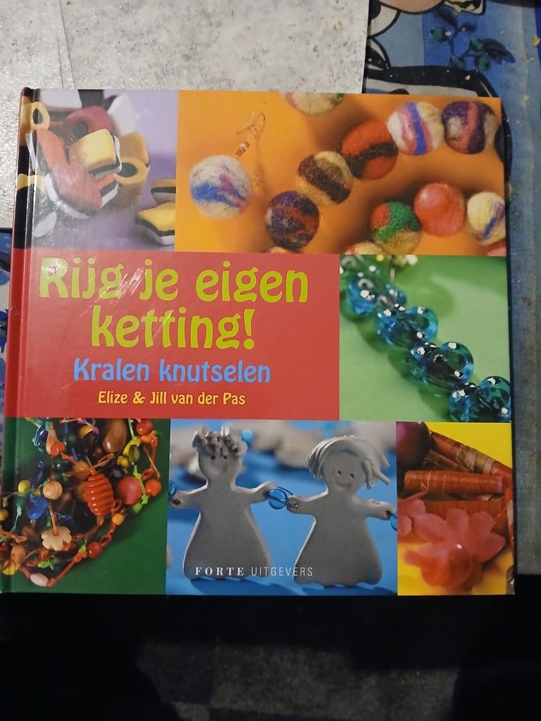 Rijg je eigen ketting! - Kralen knutselen boek, Boeken, Ophalen of Verzenden, Zo goed als nieuw, Elize & Jill van der Pas, Non-fictie