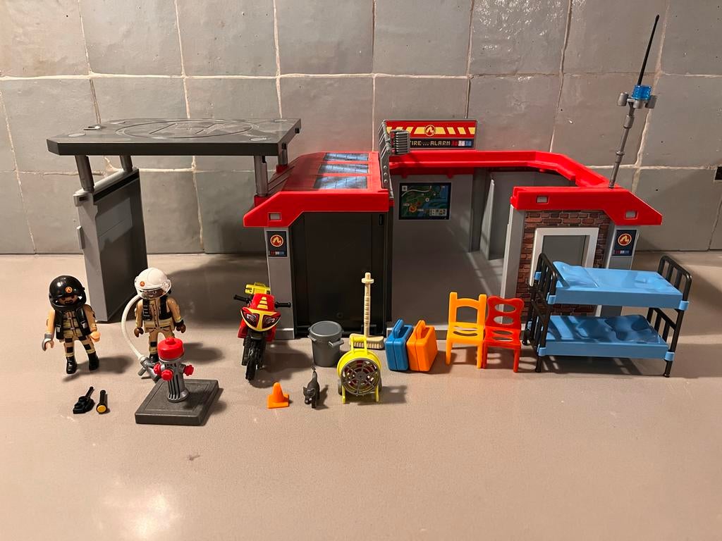 Playmobil Brandweerkazerne - Compleet met Accessoires!, Kinderen en Baby's, Speelgoed | Playmobil, Zo goed als nieuw, Complete set