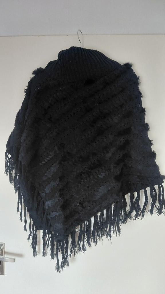 Mooie zwarte poncho met col, Fione by Dekkers, Ophalen of Verzenden, Zo goed als nieuw, Zwart