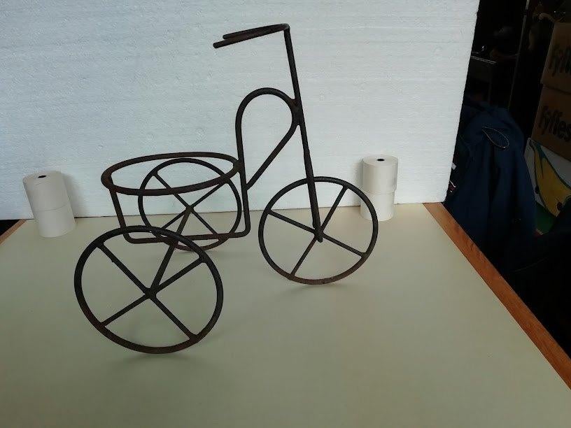 Bloempothouder, 3 wielerfiets, metaal, Tuin en Terras, Gebruikt, Rond, Ophalen of Verzenden, Metaal