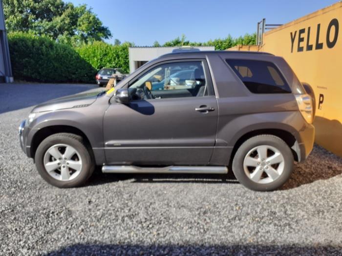 Scherm links-voor van een Suzuki Grand Vitara (ZMA), Gebruikt, -, -, Ophalen of Verzenden