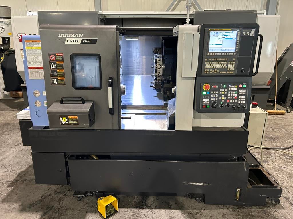 Doosan Lynx 2100 CNC Draaibank, Doe-het-zelf en Verbouw, Draaibanken, Ophalen, 500 tot 1000 mm, Zo goed als nieuw, Metaaldraaibank