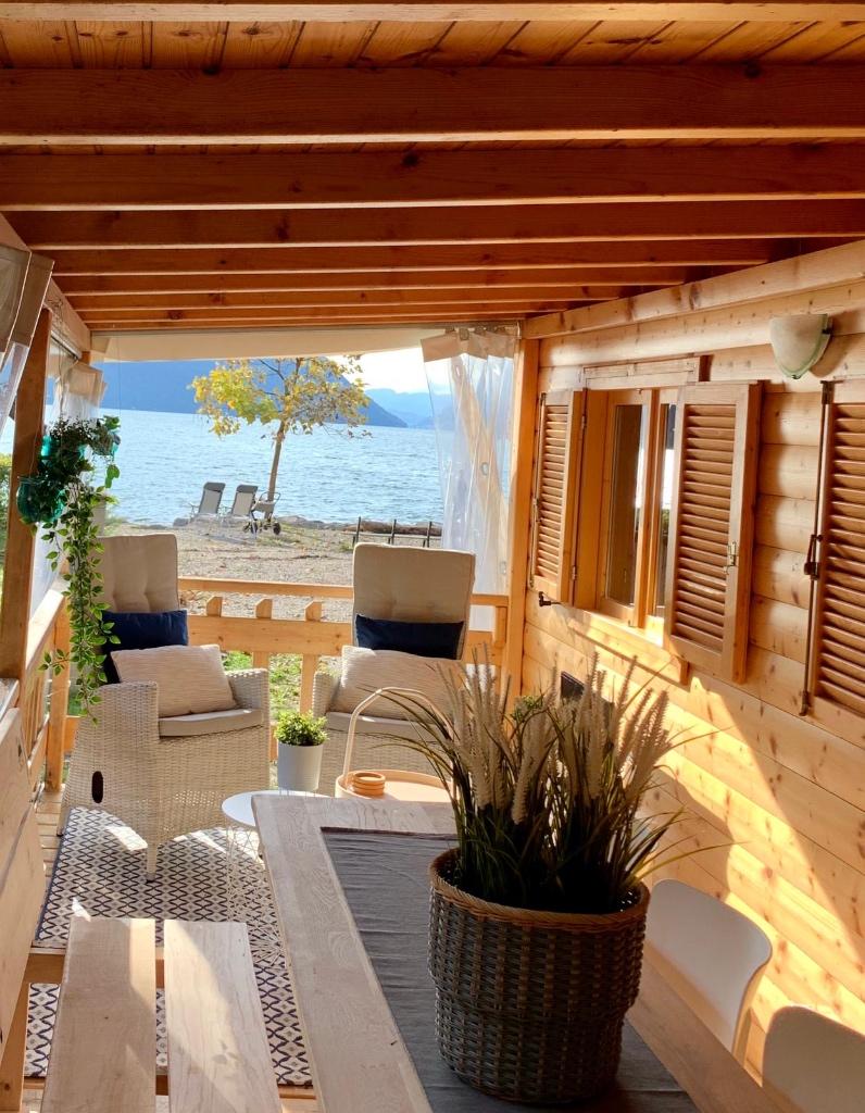 Italie chalet direct aan het meer, airco en parkeerplaats, Ophalen of Verzenden, Zo goed als nieuw