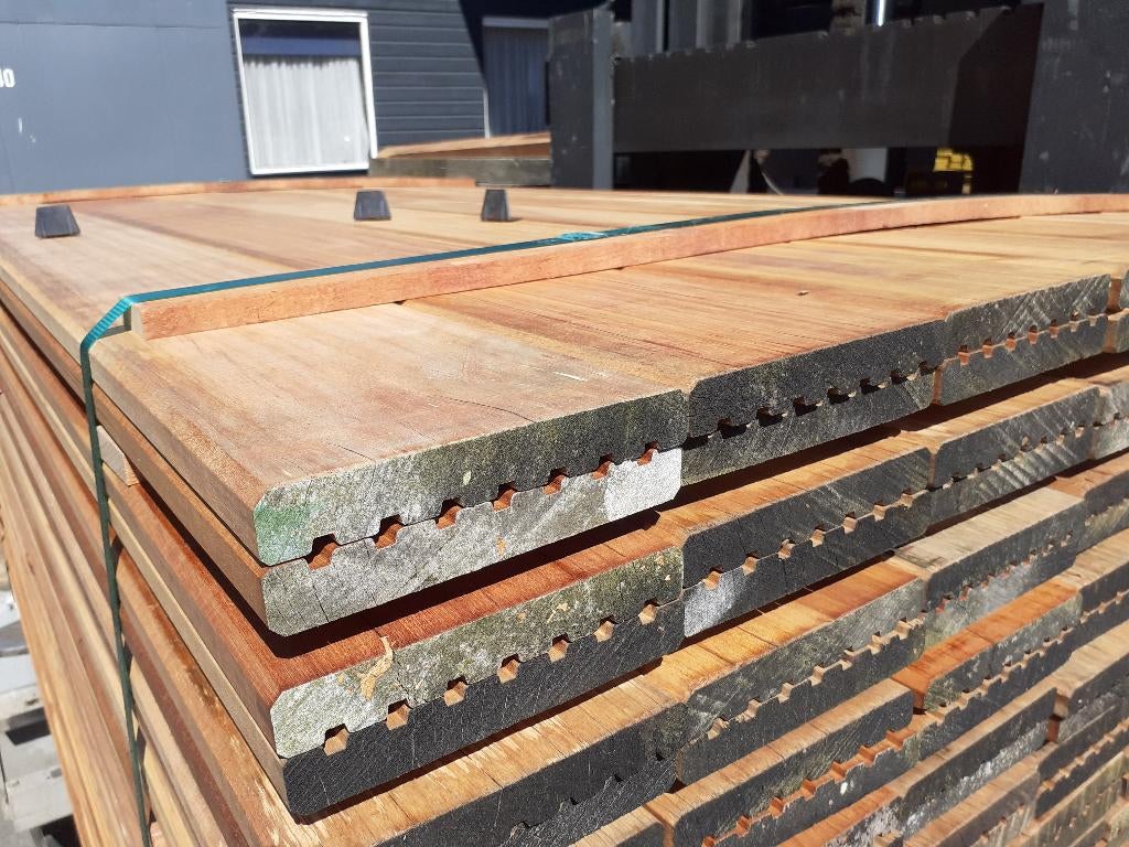 150m3 hardhout vlonderplanken - 15 houtsoorten en kopmaten, Planken, Nieuw, Ophalen of Verzenden, Hardhout