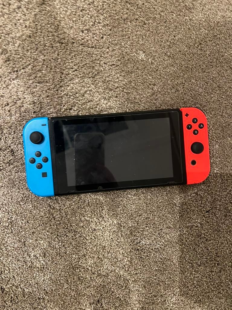 Nintendo switch niet vaak gebruikt!, Spelcomputers en Games, Spelcomputers | Nintendo Switch, Met games, Met 2 controllers, Nieuw