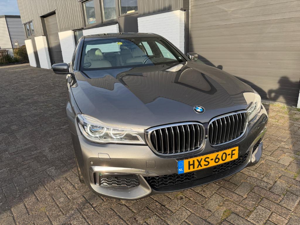 BMW 7-Serie 3.0 740D X-drive AUT 2016 Grijs, Auto's, BMW, Automaat, 2993 cc, USB, 320 pk