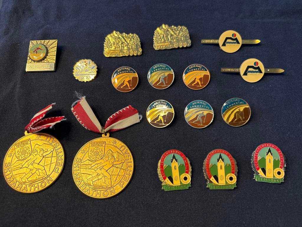 Ski en Langlauf Emblemen - Serfaus, Pertisau, Lechtal, Ophalen of Verzenden, Gebruikt, Sport, Speldje of Pin
