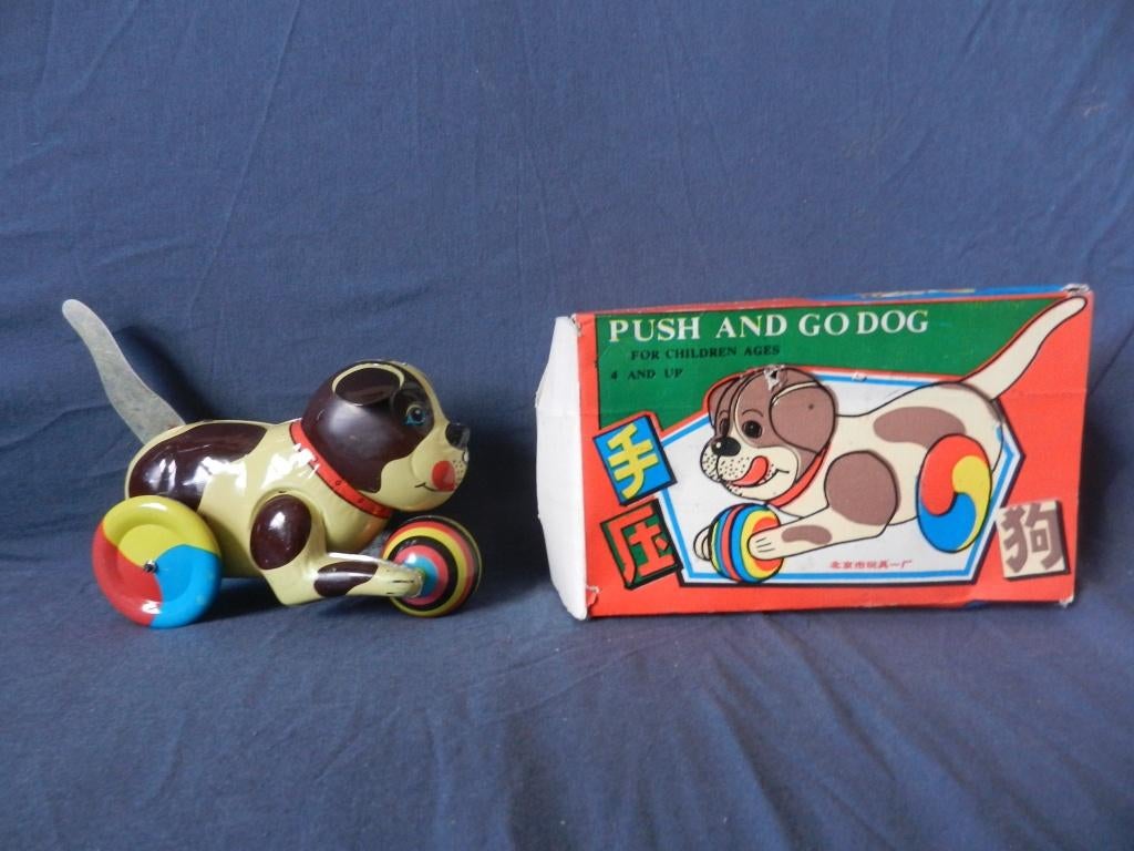Blikken speelgoed Push and Go Dog in box China ca 1960 mooi, Ophalen of Verzenden